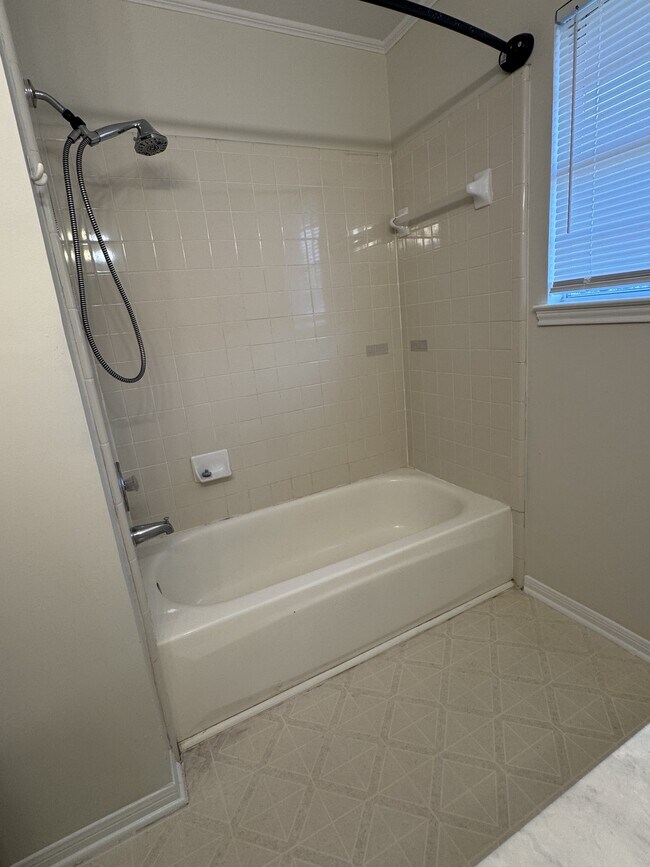 Building Photo - 1515 Mountain Laurel Dr