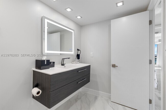 Building Photo - 2100 S Ocean Dr