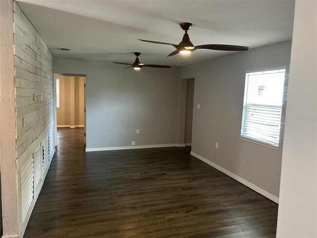 Building Photo - 4491 Crestwood Dr N