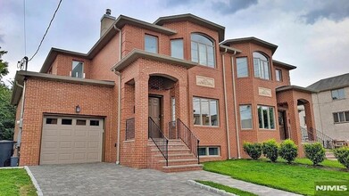 Building Photo - 2408 Hammett Ave