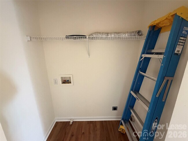 Building Photo - 7499 Bluff Point Ln