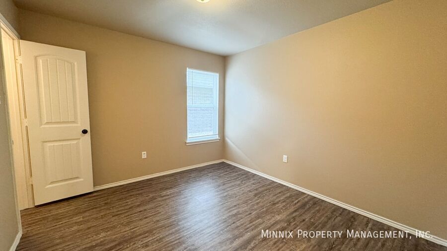 Building Photo - 2419 N Ave O