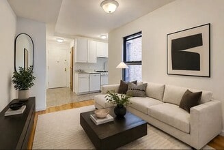 Building Photo - 7 Carmine St