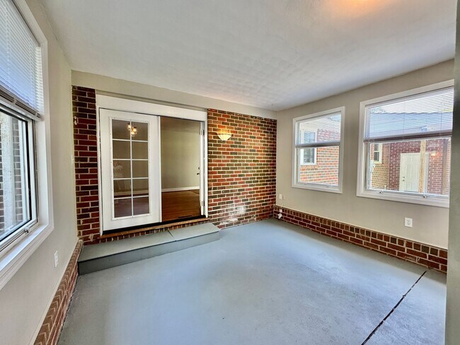 Building Photo - Recently Updated 4-Bedroom Ranch Home w/a 2 Bedroom Guest Cottage! Ready 05-01-26! Pet Friendly Home