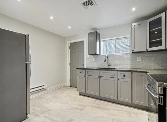 Building Photo - 3839 Melon St