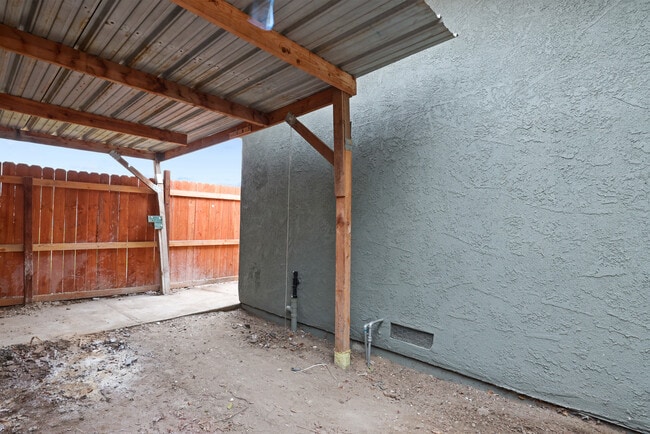 Building Photo - 1825 Letts Ave