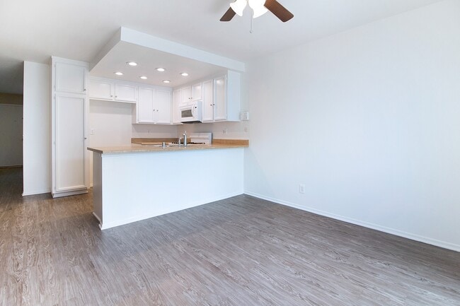 Building Photo - Los Timbres Street Duplex