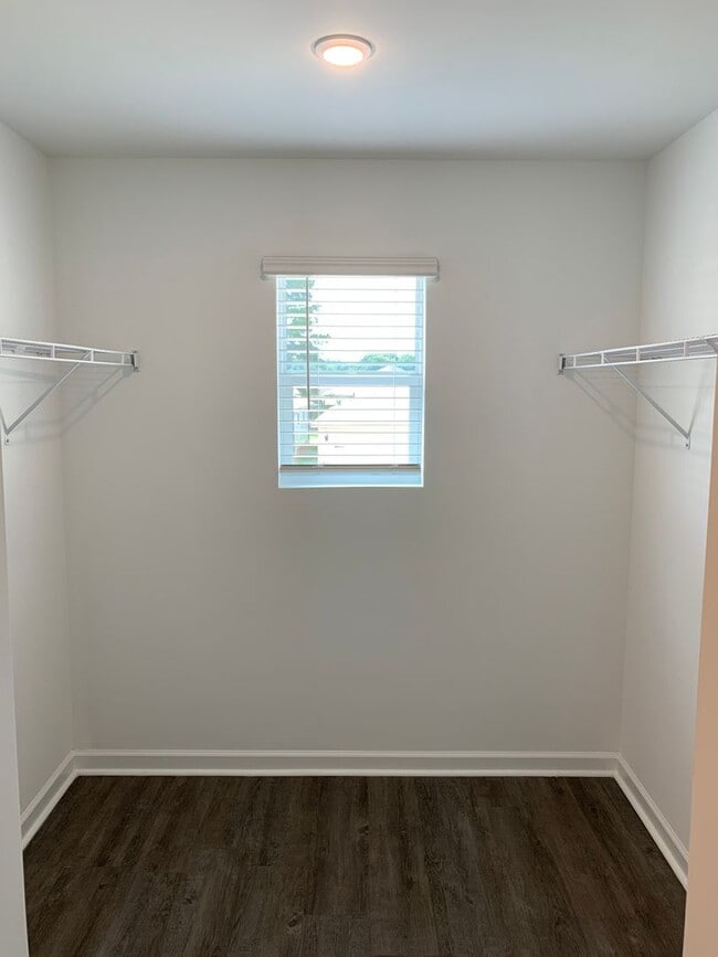 Building Photo - Move-In Ready! Spacious 3-Bedroom, 2-Bath Home in Waterbury — Apply Today to Secure Yours!