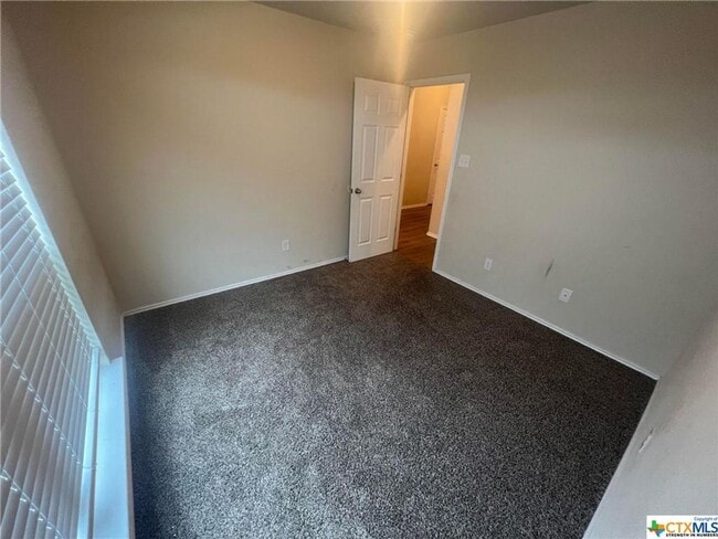 Building Photo - Lovely 3 bed 2 bath coming soon!