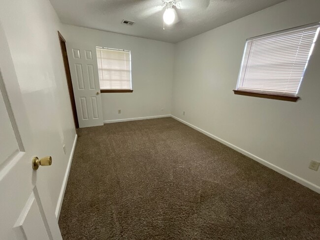 Building Photo - 3bd 2ba 2 car