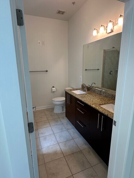 Building Photo - 870 Inman Village Pky NE
