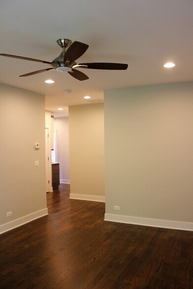 Building Photo - 3919 N Janssen Ave