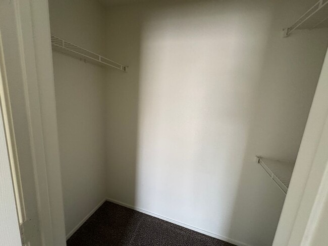 Building Photo - Awesome Three bedroom 2 1/2 townhouse in a gated community