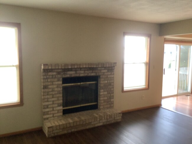 Building Photo - 10996 Meadowsweet Ln