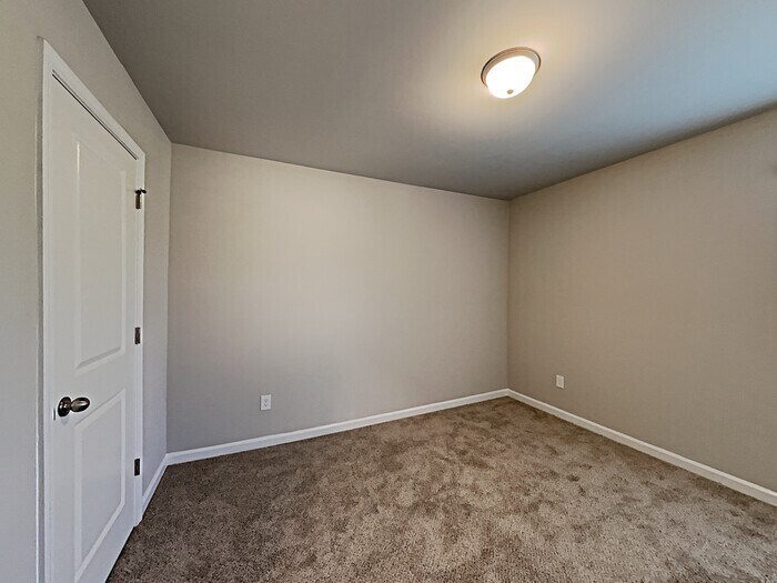 Building Photo - 2152 Belmont Cir NE