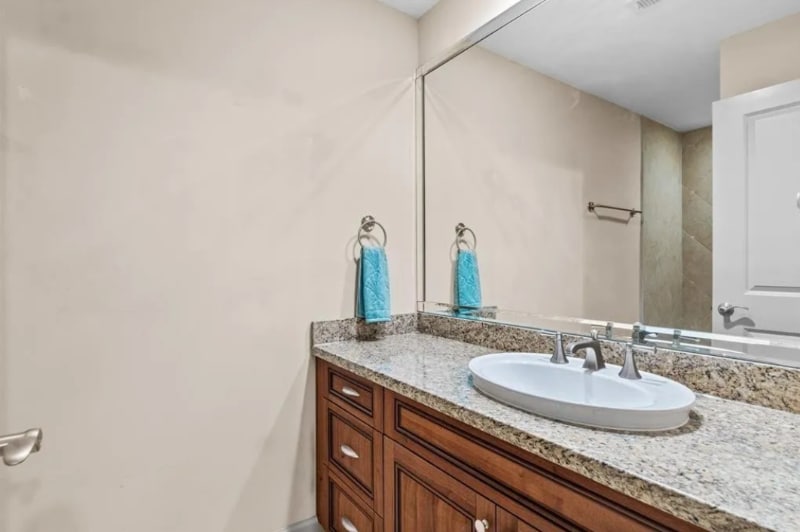 Building Photo - 5311 Lillian St