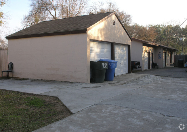 Building Photo - 826-838 Carmelita Ave
