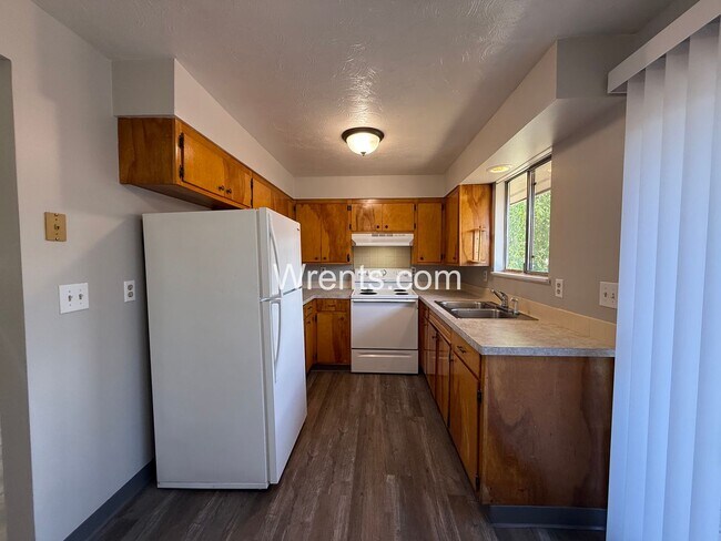 Building Photo - 2909-2911 E Rockwell