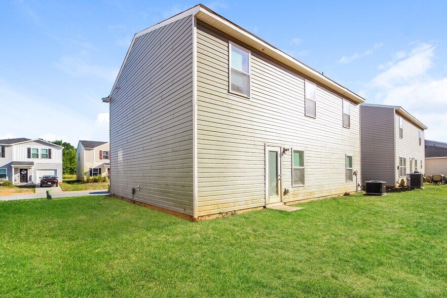 Building Photo - 512 Wagon Trail