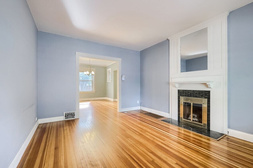 Building Photo - 854 N Downing St