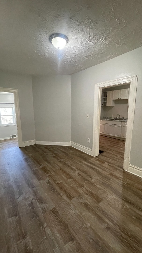 Building Photo - Spacious 4-Bedroom Home with 2 Full Bathrooms – Section 8 Approved and Ready for Move-In!