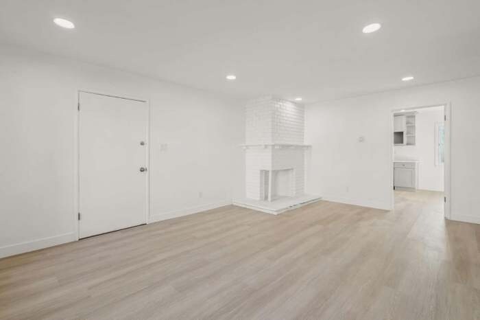 family/living room - 480 California St