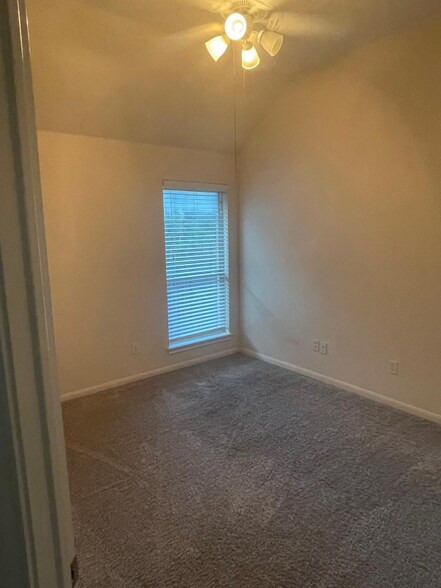 Building Photo - 1806 Chasewood Dr