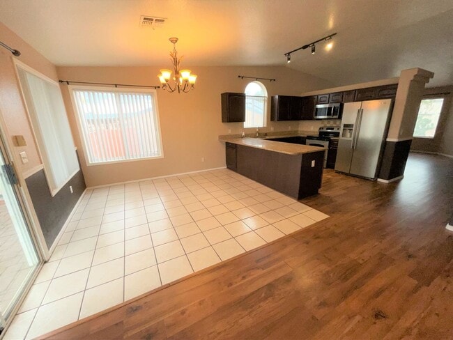 Building Photo - Pool and spa with Mountain views