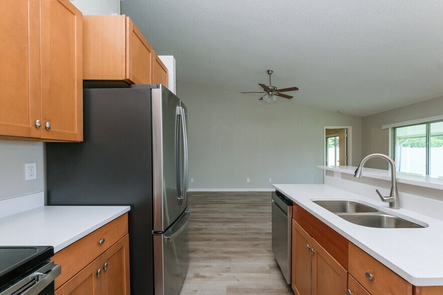 Building Photo - 2021 Lori Ann St