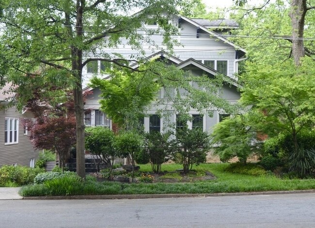 Building Photo - 942 Virginia Cir NE
