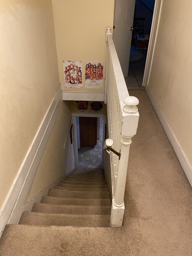 Building Photo - 11 W 14th St