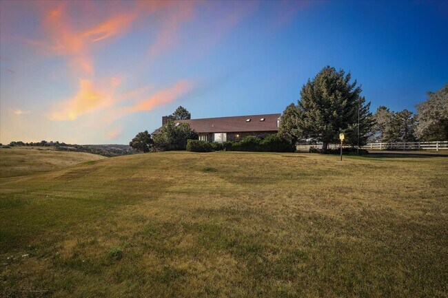 Building Photo - PRICE DROP!! MOVE IN SPECIAL!!! Bright & U...