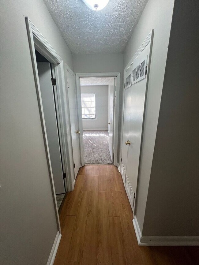 Building Photo - Ready Now!!! Cozy ranch 2 bedroom 1.5 bathroom duplex in Snellville!