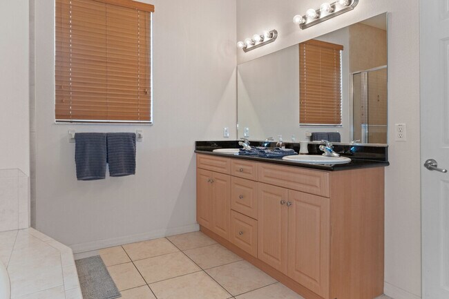 Building Photo - 4765 S Amstel Dr