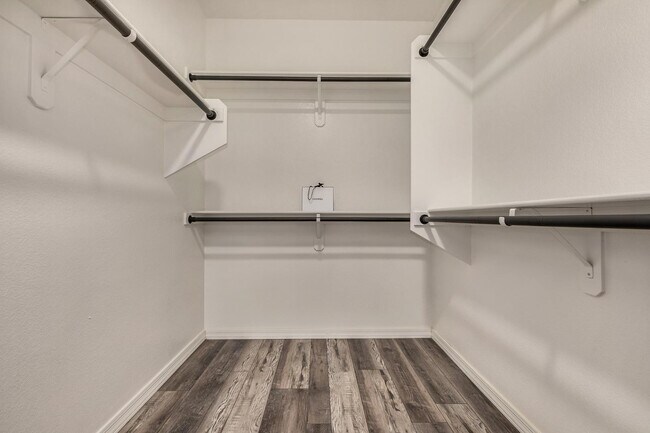 Building Photo - 15221 N Clubgate Dr