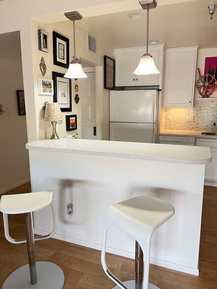 Kitchen - 425 S Parkcrest