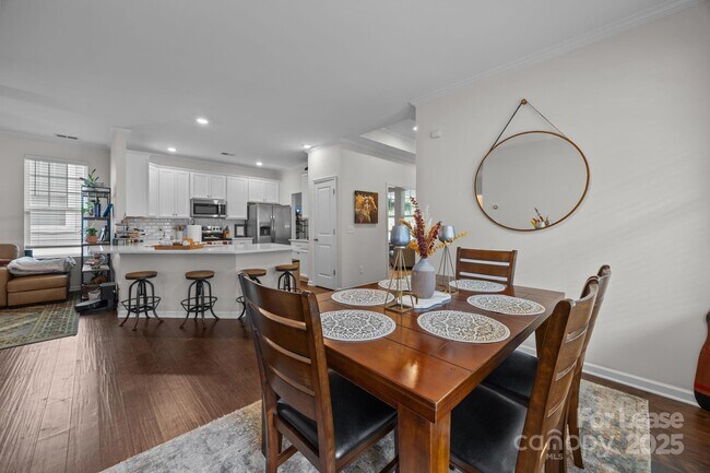 Building Photo - 113 Mac Aly