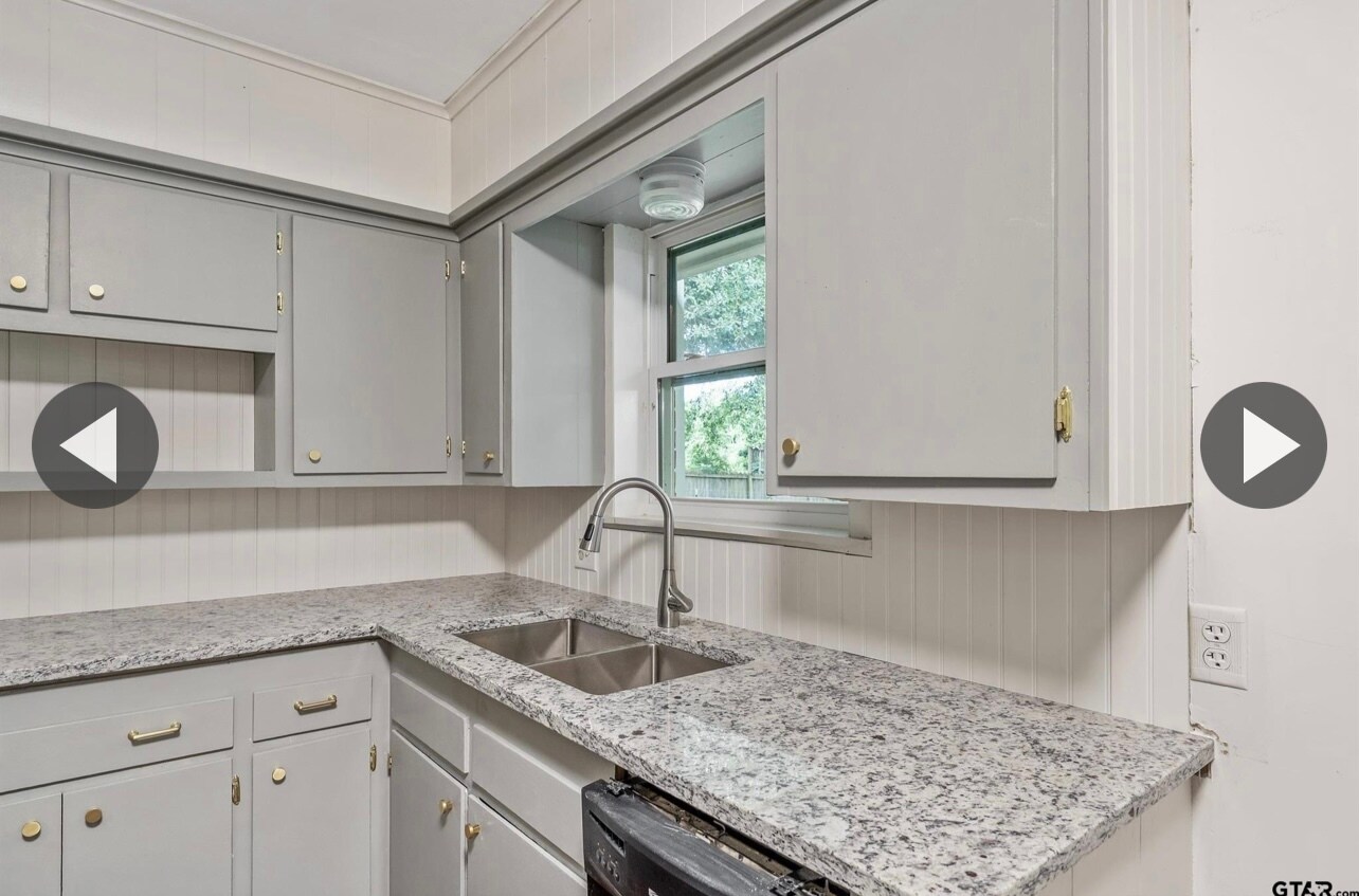 Building Photo - 417 Polly St