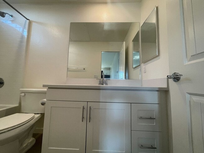 Building Photo - 5-Bedroom Home with In-Law Suite in Gated ...