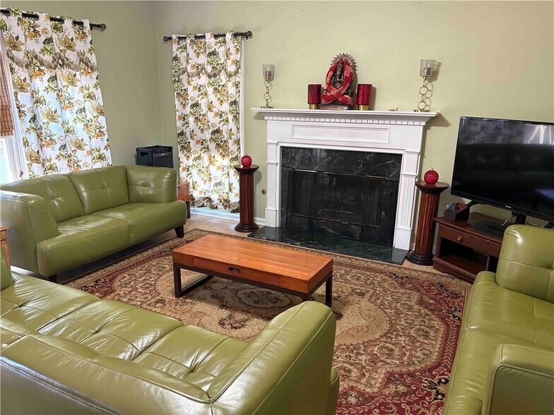 Building Photo - 2835 Crestmont Ct
