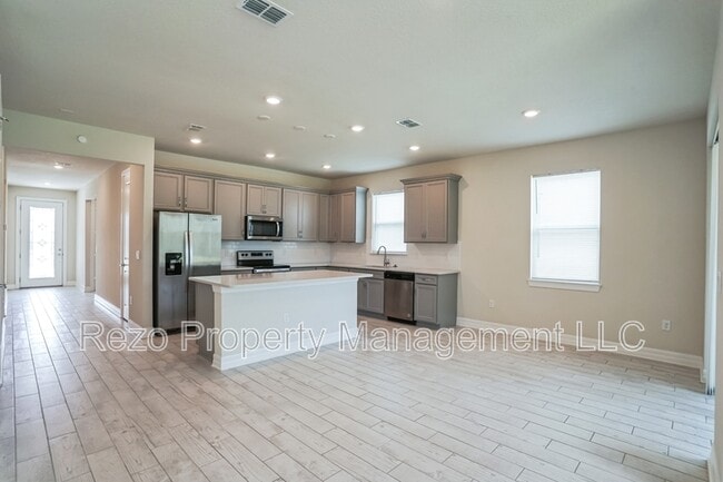 Building Photo - 2132 Live Oak Lake Rd