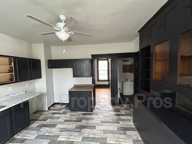 Building Photo - 1010A S 26th St