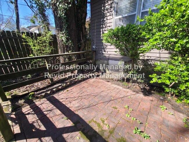 Building Photo - 288 N McLean Blvd