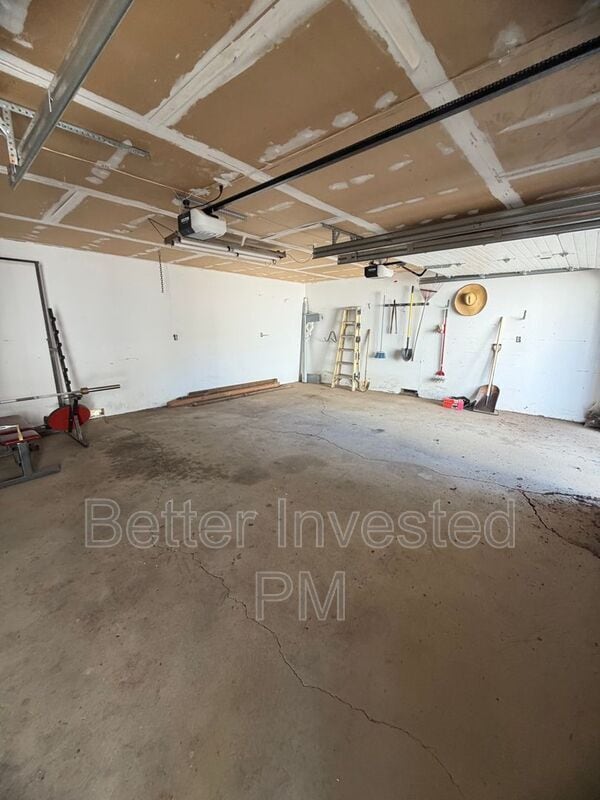 Building Photo - 204 N Main St