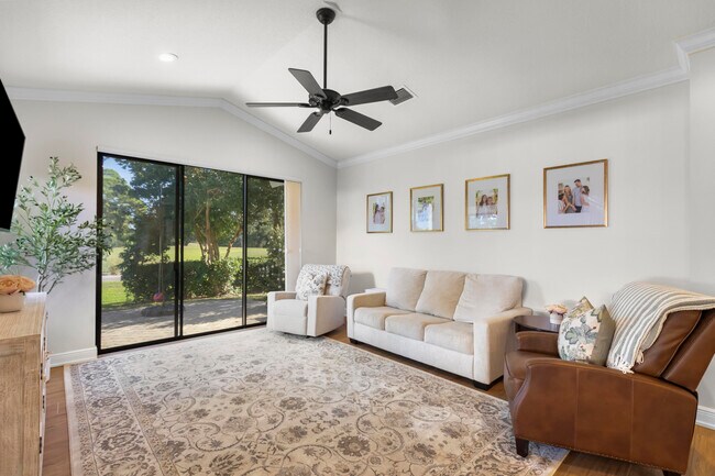 Building Photo - 1509 SW Mockingbird Cir