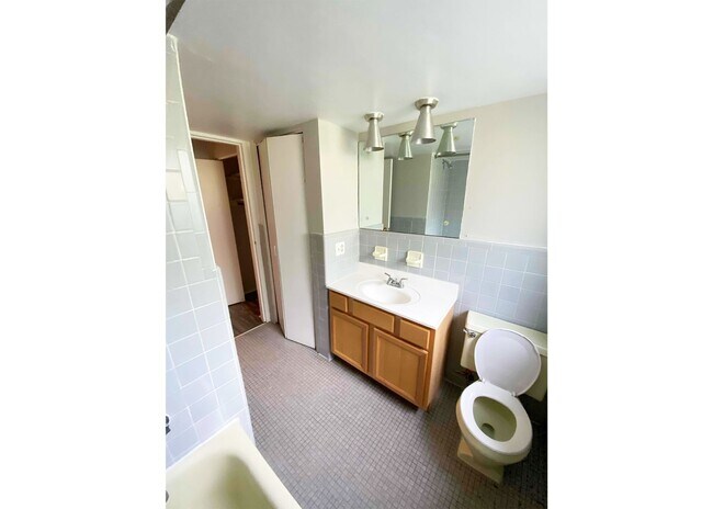 Building Photo - 539 Lowell Ave