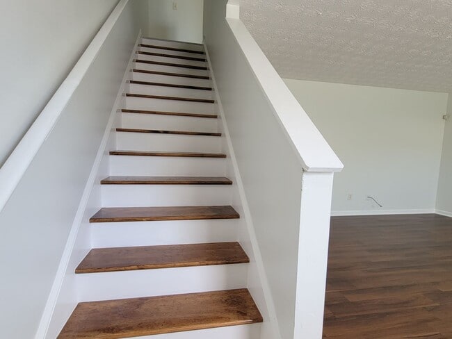 Building Photo - Experience modern living in this stunning two-story townhome! Awesome School District