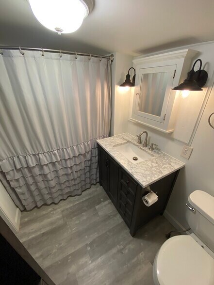 Bathroom - 7012 W 138th Ln