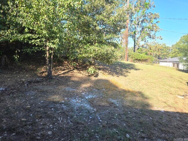 Building Photo - 408 Lindenhurst Dr