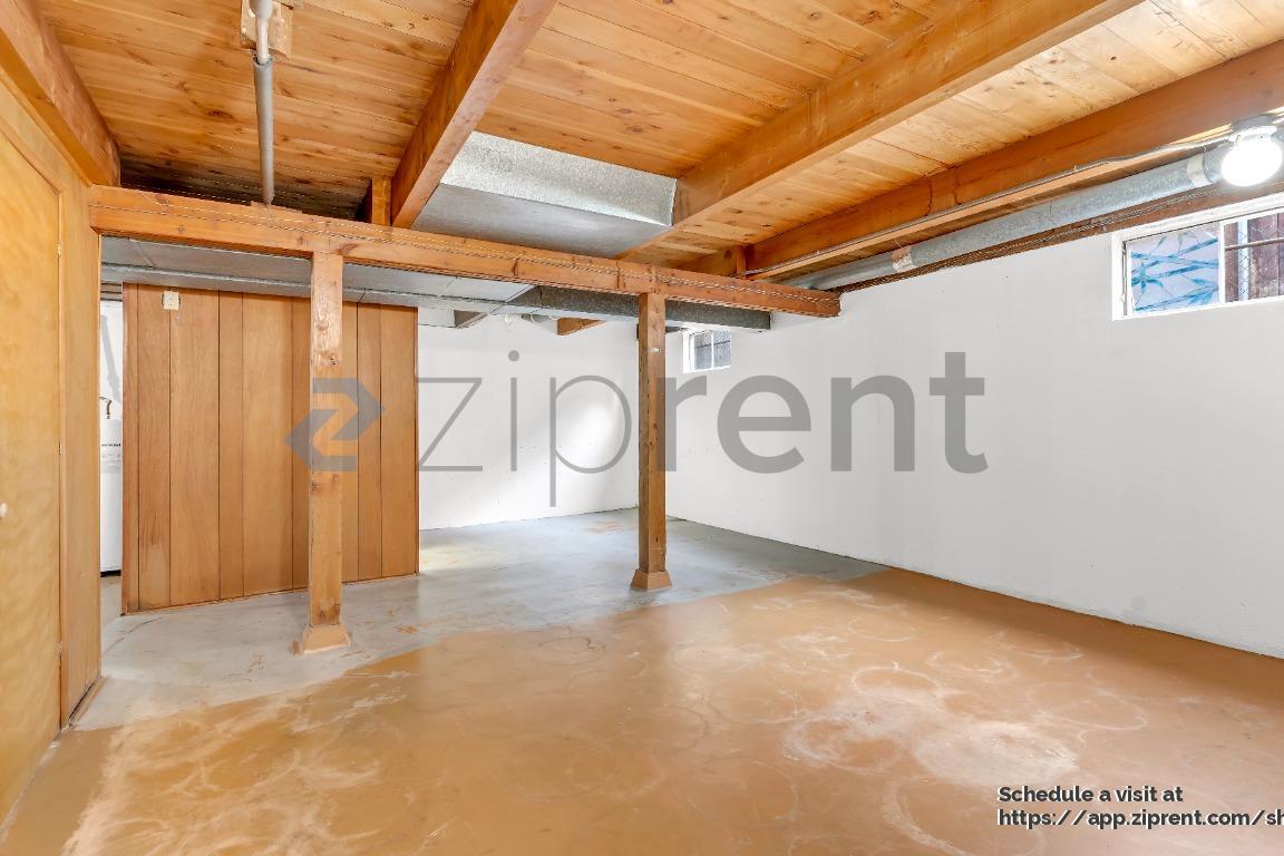 Building Photo - 6115 NE Clackamas St